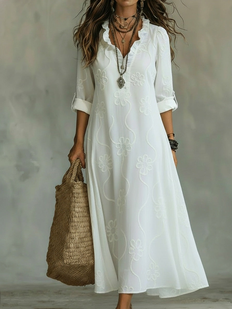 Vestido largo bohemio con bordado floral Nuvara en blanco
