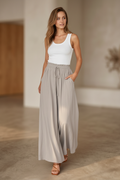 Vera · Pantalón de Tiro Alto y Pierna Ancha — Beige — editorial